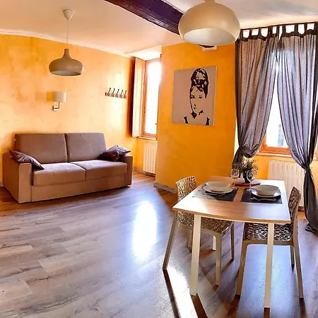Quadrilatero Apartment *