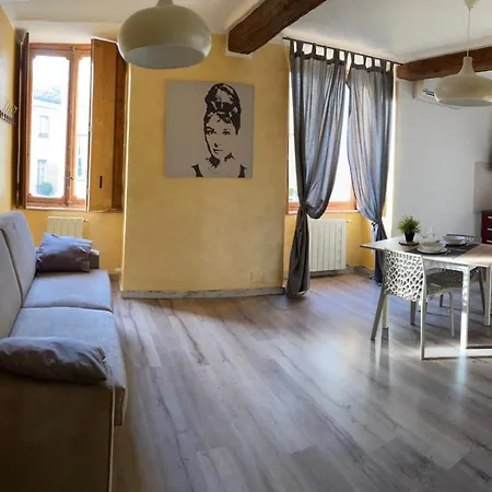 Quadrilatero Apartment *